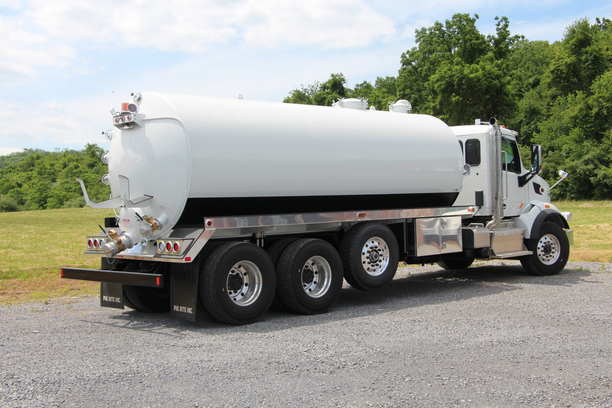 5000-Gallon Septic Truck - Pik Rite